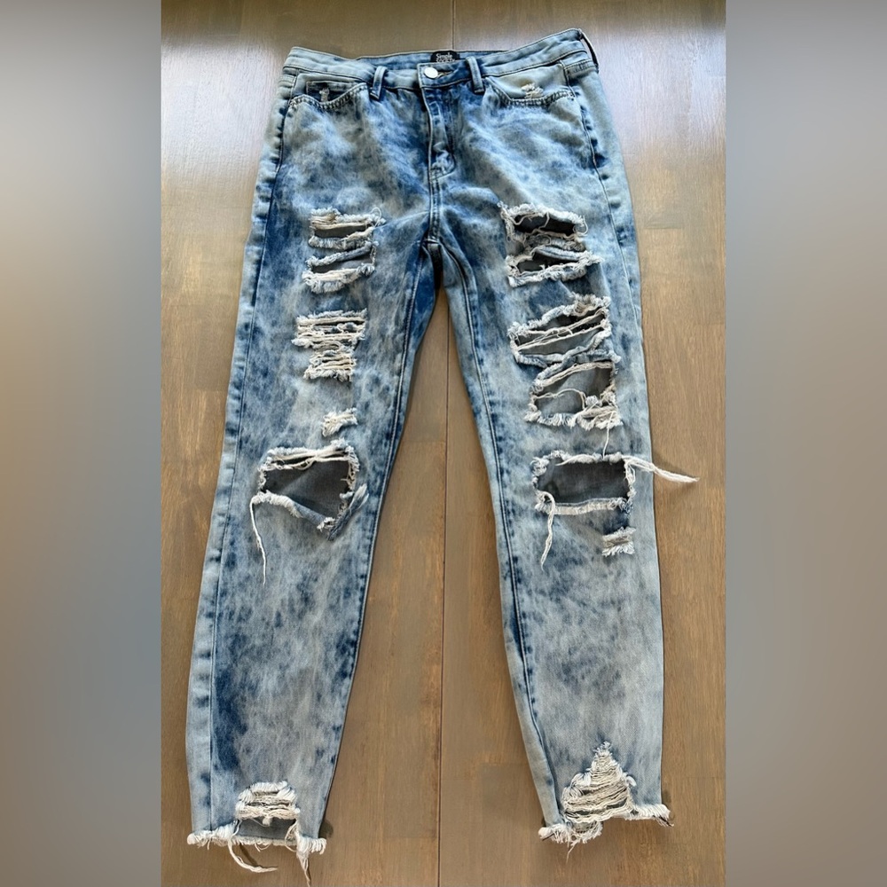 Simple Society Light Washed Ripped Skinny Jeans Women’s Size 11/30